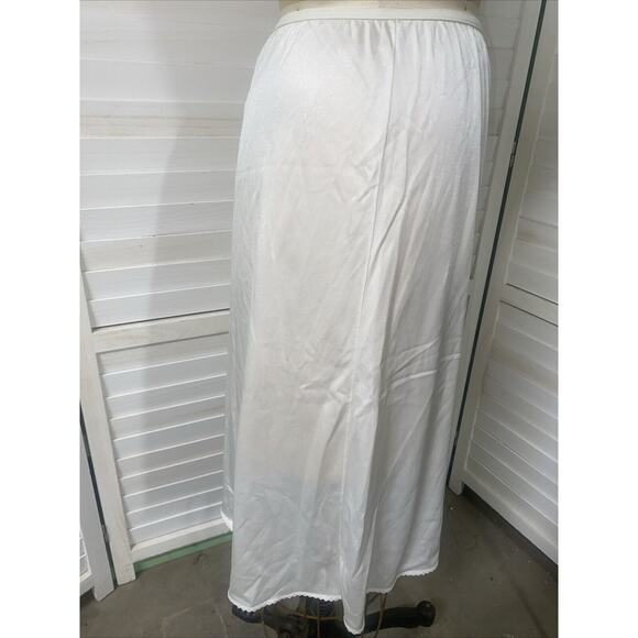 Vintage 70s 80s Vassarette White Nylon 24” Long Half Slip Size Medium USA Made - Picture 2 of 6